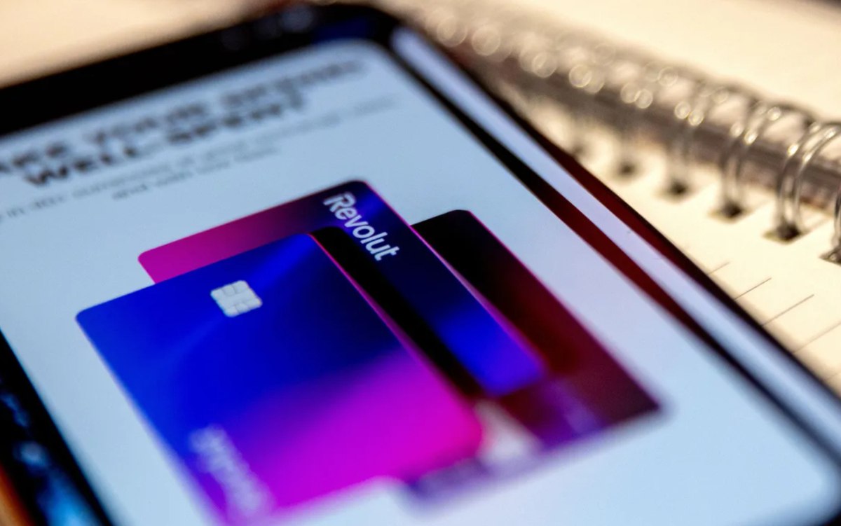 Финтех-сервис Revolut ведёт переговоры о привлечении $1 млрд, рассказали источники FT.  По данным газеты, оценка компании может составить $65 млрд. Для сравнения: в 2024 году Revolut оценивали в $45 млрд  vc.ru/money/2091785