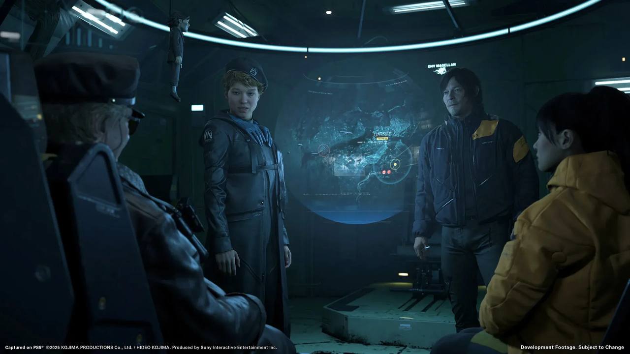 Появились новые скриншоты и отзывы на Death Stranding 2: On The Beach Сегодня спало эмбарго на превью предстоящей игры от Хидео Кодзимы. Журналисты провели в ней 25-30 часов, что занимает 40% от прохождения основной кампании. Обозреватели отметили, что сиквел полностью раскрывает потенциал Death Stranding. Игрокам предстоит исследовать разнообразные локации и бывать в горных, лесных и пустынных биомах. Мир стал более живым: во время пути встречается больше животных, а также людей с лицами знаменитостей, которые заглядывали в студию Кодзимы. Сэму будут мешать не только особенности географии, но и динамические погодные явления, а также смена дня и ночи. Улучшена боевая система, появились новые варианты оружия, а игрок может выбирать между стелсом и открытым столкновением. Задания сиквела показались игрокам более разнообразными и интересными, чем в первой части. Большой упор во второй части будет сделан на прокачку героя благодаря специальным навыкам. Также появится система прокачки с помощью «воспоминаний» Сюжет развивается динамичнее, чем в первой части, и захватывает с первых минут. Журналисты остались довольны игрой и похвалили оптимизацию для стандартной PlayStation 5. Релиз состоится 26 июня 2025 года.