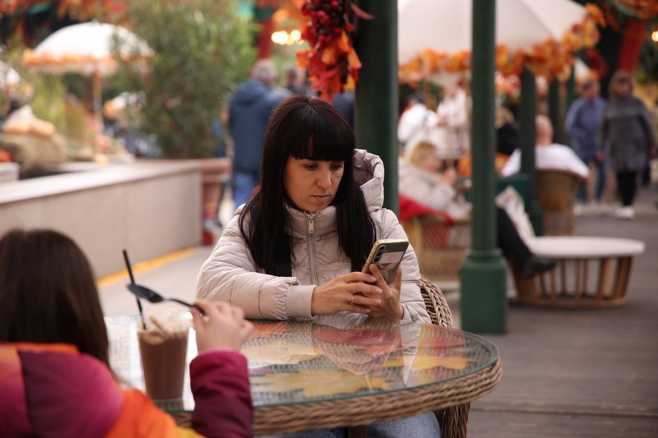 Проверить законность подорожания сотовой связи призвали в Госдуме Операторы ранее приняли решение об одновременном повышении цен на услуги связи Проверить его законность призвали депутаты Думы они направили соответствующее обращение руководителю ФАС Максиму Шаскольскому В целях снижения финансовой нагрузки с потребителей услуг мобильной связи прошу Вас провести проверку деятельности операторов сотовой на предмет соблюдения законодательства о защите конкуренции а также проверить законность одновременного повышения стоимости услуг подвижной радиотелефонной связи превышающего рост индекса базовых цен пишет РИА Новости со ссылкой на документ Подпишитесь на Абзац TG VK Дзен MAX Rutube