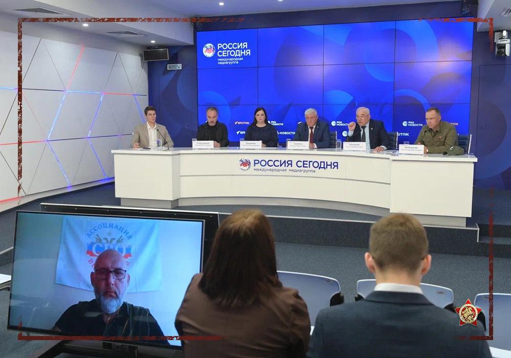 Бессмертный полк России объявит общественную премию за лучший патриотический медиаконтент Через неделю 14 октября в пресс центре Медиагруппы Россия сегодня пройдет пресс конференция Бессмертного полка России по старту конкурса на присуждение Всероссийской общественной премии за лучший патриотический медиаконтент Говорим о Победе На конкурс будут приниматься все опубликованные материалы патриотического характера посвященные Великой Отечественной войне её эпизодам и героям а также специальной военной операции и её участникам Среди партнёров конкурса МИА Россия сегодня ИТАР ТАСС телеканал RT и Национальный центр исторической памяти при Президенте Российской Федерации О правилах проведения конкурса вариантах участия сроках проведения и другом расскажут организаторы и члены жюри конкурса Среди участников пресс конференции Елена Цунаева Сопредседатель Центрального штаба ООД Бессмертный полк России депутат Государственной Думы ФС РФ первый заместитель председателя Комитета по труду социальной политике и делам ветеранов Наталья Шадрина Руководитель Исполкома ООД Бессмертный полк России Наталья Тюрина Начальник Управления проектов в области образования и социальной сфере Дирекции государственных проектов Медиагруппы Россия сегодня Екатерина Яковлева Директор Дирекции документального вещания телеканала RT Аккредитация accreditation ria ru Вход только для представителей СМИ при предъявлении паспорта и действительного редакционного удостоверения подтверждающего принадлежность журналиста к СМИ от которого он аккредитован ММПЦ МИА Россия сегодня оставляет за собой право отказа в аккредитации без объяснения причин