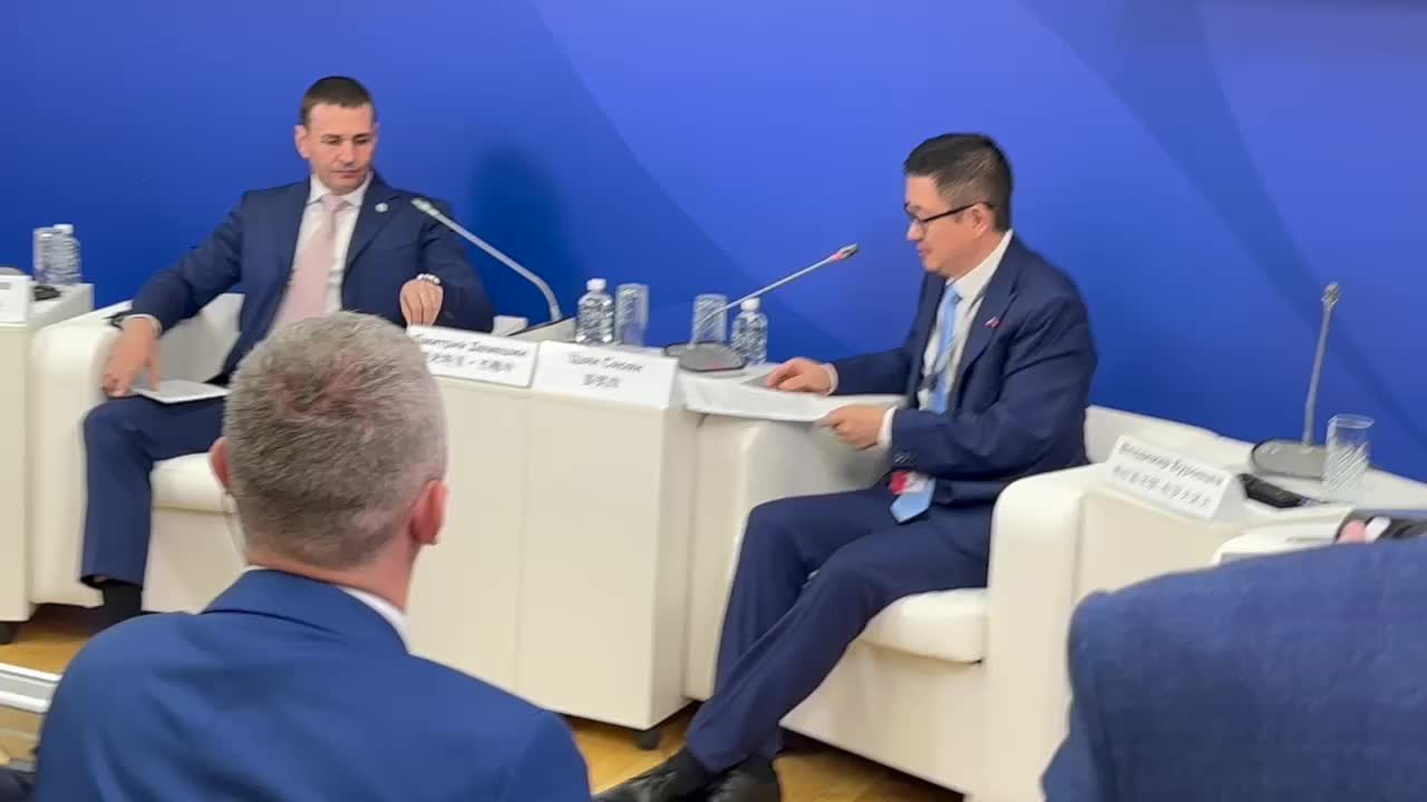 Дмитрий Демешин предложил новую школьную программу с обязательным изучением китайского языка на форуме в Хабаровске