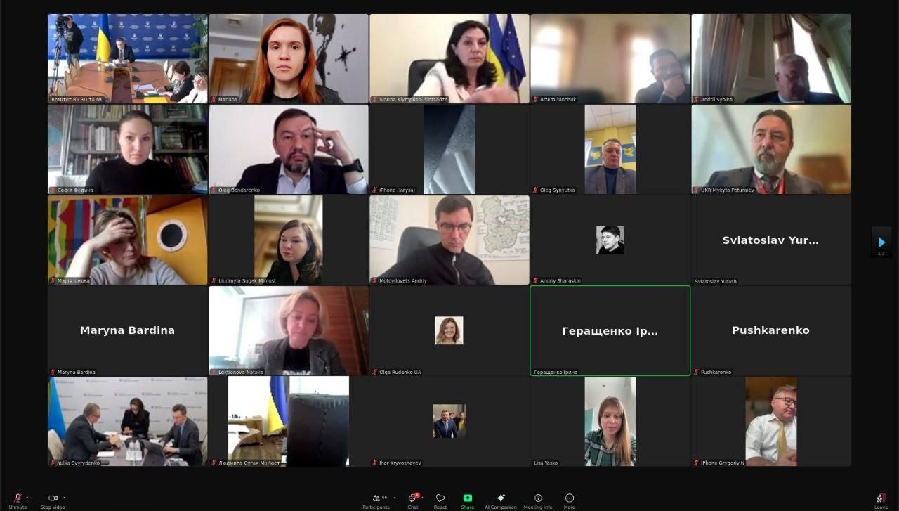 В Раде начали рассматривать ратификацию сделки о недрах. Как сообщила нардеп Безуглая, сейчас документ обсуждают на комитете. Присутствует новая временная поверенная в делах США Джули Дэвис. Ратификация запланирована на 8 мая. При этом депутаты будут голосовать за сделку, не зная всех ее подробностей. НАШИ РЕСУРСЫ: Telegram Tik-tok YouTube RUTUBE