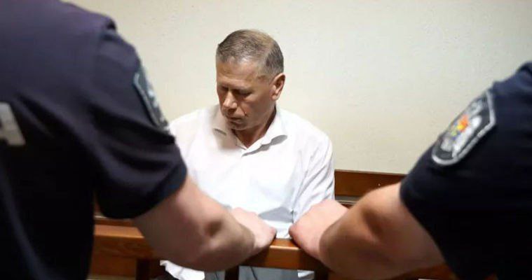 Мэр ниспоренского села Болдурешть Никанор Чокинэ, обвиняемый в том, что он на служебном автомобиле насмерть сбил ребёнка и пытался скрыть преступление, одержал победу во втором туре выборов главы села опередив своего оппонента всего на 13 голосов. Стоит отметить, что после инцидента Никанор Чокинэ был отстранён от должности мэра.