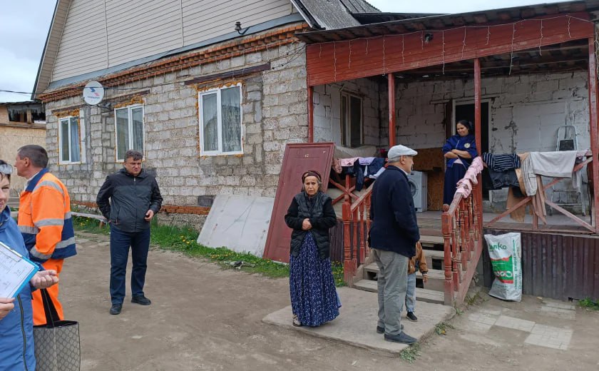 Сотрудники «Тулагорводоканала» обнаружили четыре незаконные врезки в Плеханове Во вторник, 20 мая, сотрудники «Тулагорводоканала» вместе с полицейскими и представителями главного управления администрации по Зареченскому округу провели очередной рейд в поселке Плеханово. В рамках проверочных мероприятий в домах жителей выявили четыре самовольных подключения к сетям холодного водоснабжения. Все врезки убрали. Проведены отключения от централизованных сетей. «Тулагорводоканал» продолжит проводить рейды на предмет самовольных подключений в Плеханове.