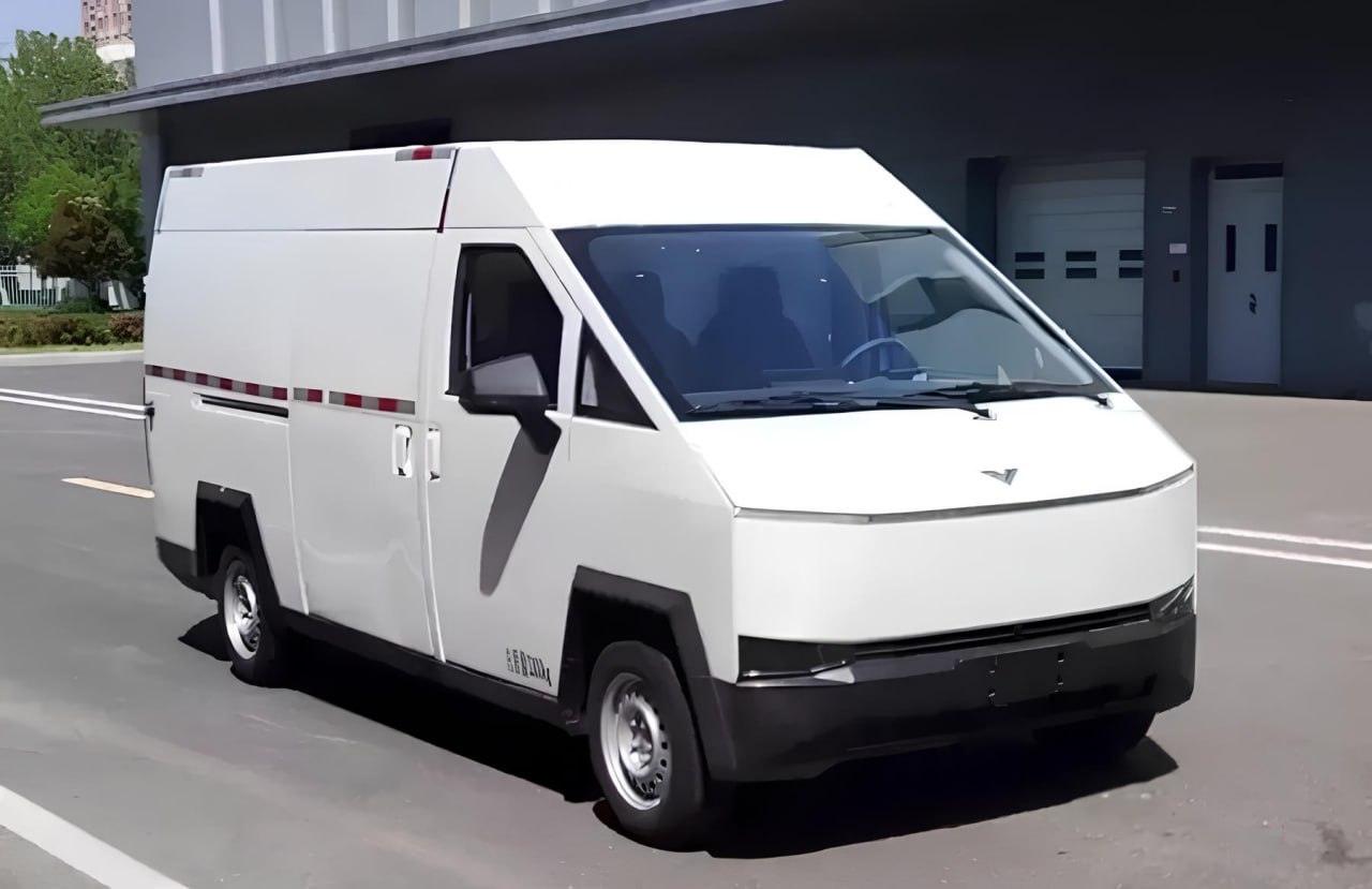 В России анонсировали импортозамещение Tesla кибертрак газельки под брендом Руссо Балтъ с запасом хода около 400 км и двигателем на 200 л с планируют вывести на рынок в 2027 году Автомобиль представила пермская компания выкупившая права на бренд В сети обратили внимание что модель практически не отличается от китайского Weiqiao V90 Цена Руссо Балта заявлена на уровне 6 5 млн рублей тогда как Weiqiao в Китае стоит от 1 6 млн рублей banki oil