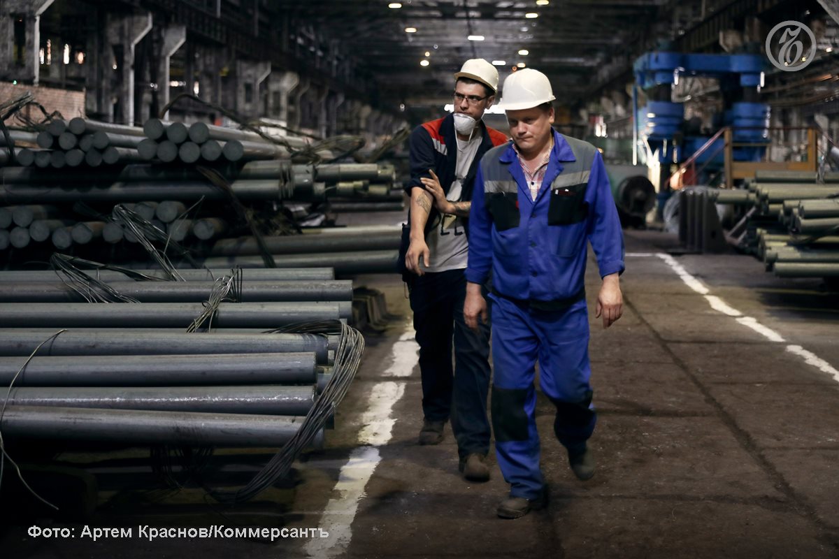 В условиях падения спроса на сталь одна из крупнейших металлургических компаний ММК приобрела поставщика высокотехнологичного проката в том числе для автопрома Кама Трейд Татарстан В ММК уточнили Ъ что приобретение позволит увеличить ежегодные продажи металлопродукции на 35 40 тыс тонн Аналитики называют фокус на конкретных потребителях правильным в условиях кризиса но считают потенциал потребления в машиностроительном секторе ограниченным Подписывайтесь на Ъ Оставляйте бусты