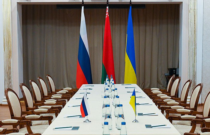 Госдеп: администрация США рассчитывает, что переговоры России и Украины не растянутся на долгие сроки Президенту Дональду Трампу и госсекретарю Марко Рубио «нужны результаты и сроки», заявила представитель Госдепартамента США Тэмми Брюс. Есть стремление не допустить, чтобы это продолжалось месяцами или чтобы проводились встречи ради встреч. Это не будет продолжаться год , — сказала она. Также Брюс подчеркнула, что переговоры по Украине должны вестись между Москвой и Киевом, и отметила, что Вашингтон способствовал тому, чтобы участники конфликта сели за стол переговоров. «Они проинформированы о требованиях США», — сообщила Брюс