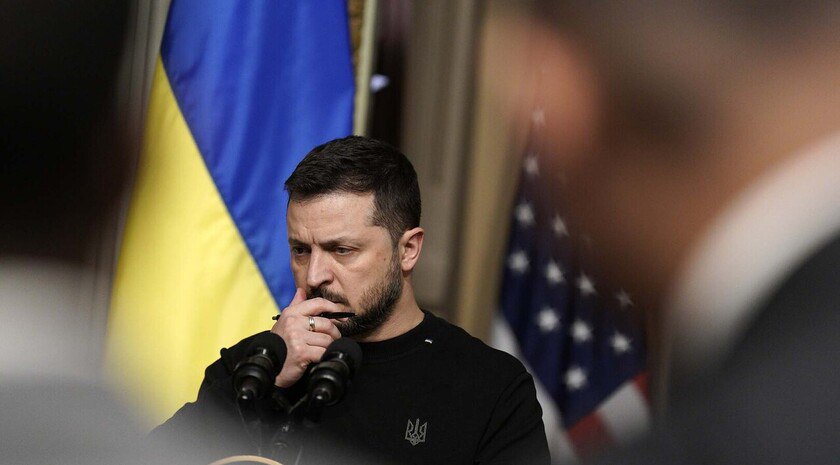 Театр абсурда им. Зеленского. Захарова прокомментировала инициативы Киева на 9 мая    Желание Зеленского собрать на 9 мая в Киеве представителей европейских стран, что должно отвлечь внимание от празднования Дня Победы в Москве, является примером настоящего театра абсурда. Об этом заявила официальны представитель МИД РФ Мария Захарова.  «Это то, что можно охарактеризовать выражением, которое мы начали применять примерно года с 2013-года. <…> Это выражение — театр абсурда. Вот уже более 10 лет именно этими двумя словами характеризуется большинство мероприятий, шагов, заявлений, которые мы слышим и видим со стороны так называемого коллективного Запада», — сказала она в эфире радио Sputnik.    На этой неделе глава МИД киевского режима Андрей Сибига объявил, что разослал приглашения европейским лидерам и чиновникам Еврокомиссии посетить 9 мая Киев, чтобы отвлечь внимание от парада в ознаменовании 80-летия Победы в Великой Отечественной войне.  Фото: Global Look Press/Yuri Gripas     , VK и ОК и читайте новости на нашем сайте