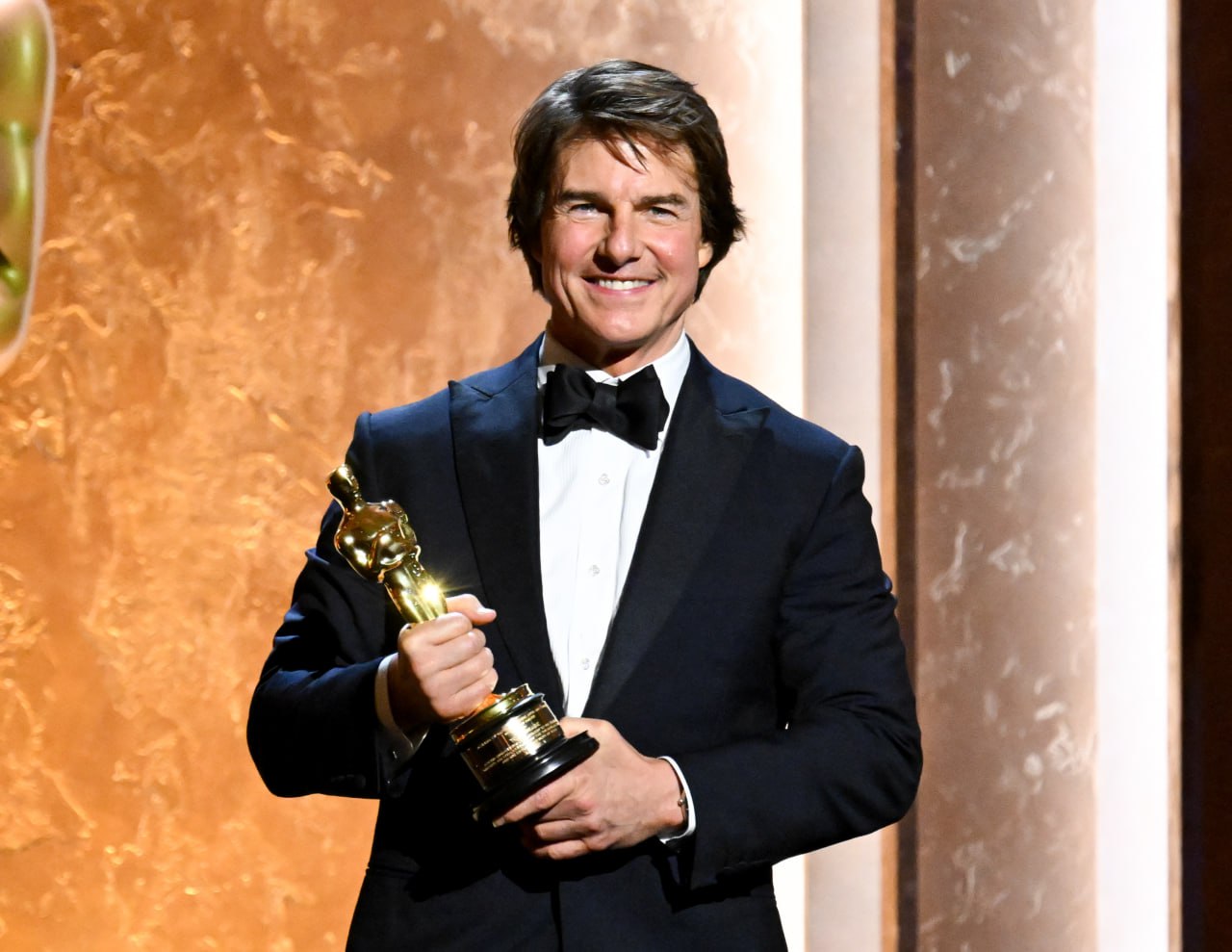 Том Круз получил почетный Оскар за вклад в кинематограф Актеру вручили статуэтку во время премии Governors Awards Для него это первая награда полученная от Киноакадемии Круз четыре раза номинировался на Оскар но никогда не становился его обладателем Фото Getty Images Кинопоиск Новости