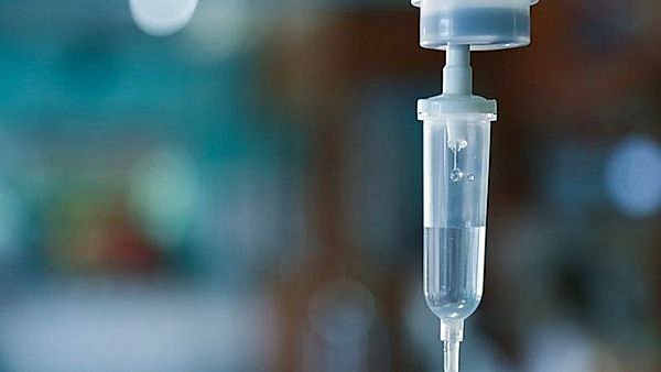 Домашняя змея укусила мужчину в пах 41 летний житель Салавата разводит дома экзотических животных Среди них пауки тараканы ящерицы и змеи Один из питомцев каспийский полоз укусил мужчину в руку бедро и пах Пострадавший обратился за медпомощью Врачи обследовали пациента и обнаружили в районе паха обширную гематому Укус оказался не ядовитым но мужчине предстоит лечение Подписывайся на БСТ