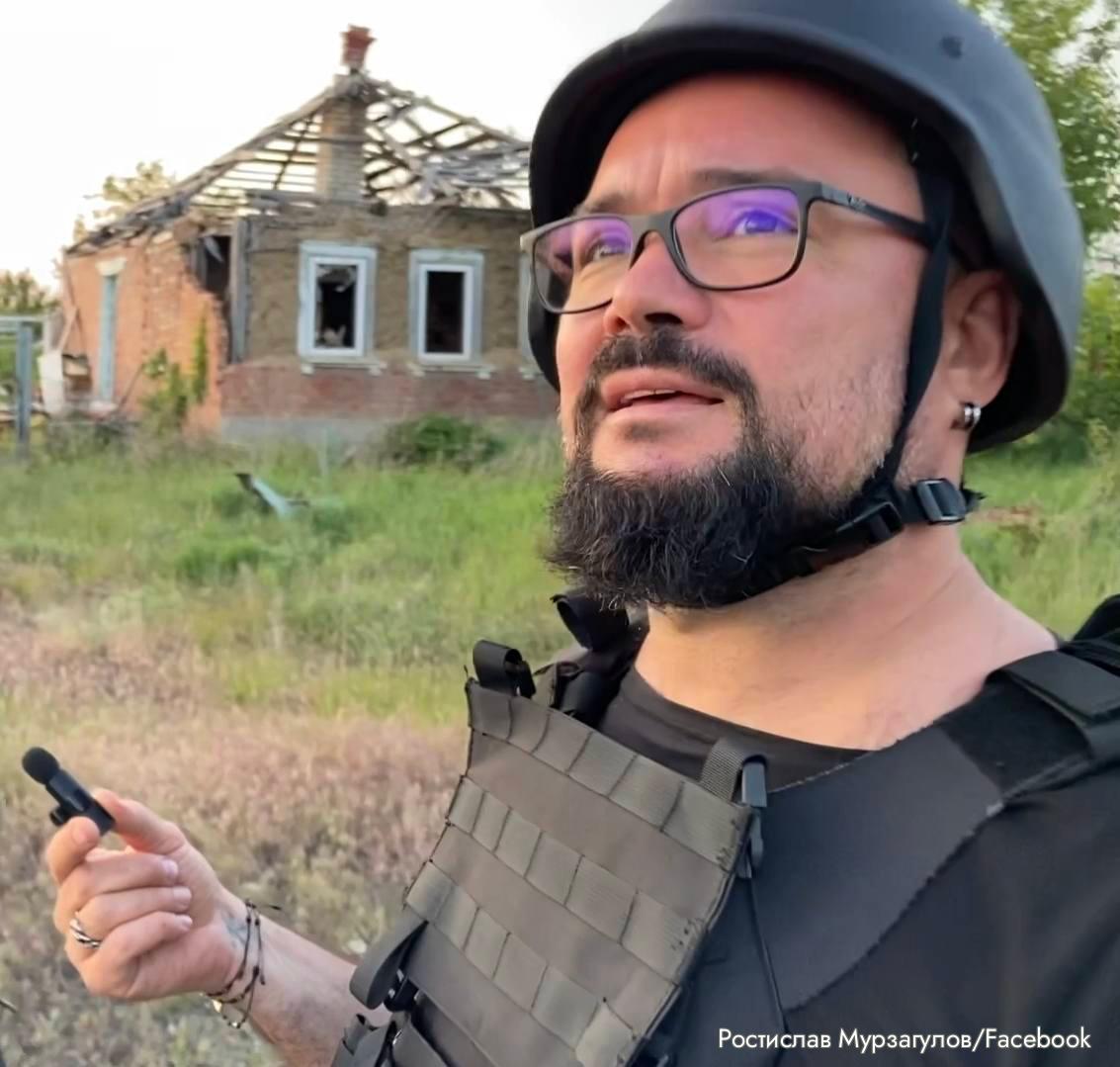 Эмигрировавший экс-пиарщик главы Башкортостана стал фигурантом нового дела — по «террористической» статье Росфинмониторинг внес бывшего советника главы Башкортостана Ростислава Мурзагулова в список террористов и экстремистов. Звездочка рядом с его фамилией означает, что дело против него возбуждено по «террористической» статье. После начала войны с Украиной Мурзагулов уехал из России и начал работать на ютуб-канале «Открытые медиа», связанном с Михаилом Ходорковским. В декабре 2022 года Минюст объявил Мурзагулова иноагентом — после того, как он сам подал в суд на ведомство, требуя включить его в реестр. Суд в Уфе в июле 2025 года заочно приговорил Ростислава Мурзагулова к восьми годам колонии по делу о военных фейках и неисполнении обязанностей иноагента статьи 207.3 и 330.1 УК РФ . Весной 2025 года Мурзагулов объявил, что написал заявление на вступление в легион «Свобода России» . Деятельность организации запрещена в России #Башкортостан