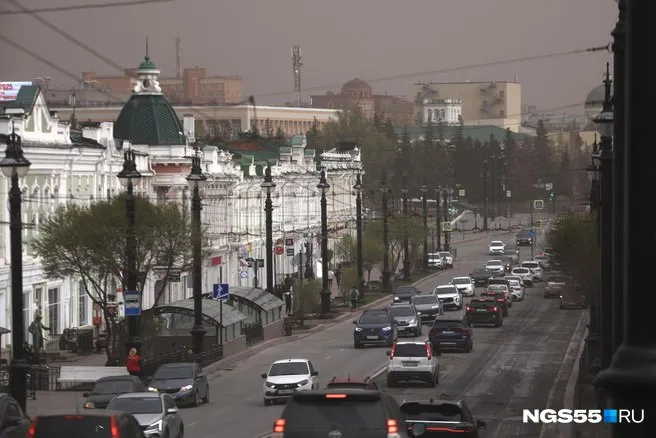 В Омске планируют перекрыть улицу Ленина Движение автомобилей будет запрещено от развязки у площади Победы до улицы Партизанской Об этом рассказали в мэрии города По данным ведомства ограничения начнутся с 20 00 30 го апреля и продлятся до 20 00 3 го мая Также с 8 мая по 30 августа улица Ленина станет недоступна для машин еженедельно с 20 00 пятницы до 20 00 воскресенья Это связано с проведением культурных и молодежных мероприятий Автомобилистам предлагают объезжать перекрытый участок улицы Ленина по улицам Интернациональной Гагарина Тарской Спартаковской Партизанской Бударина Щербанева площади Победы Предупреждать омичей о действующих ограничениях будут информационные стенды добавили в городской администрации Здесь новости грузит быстрее