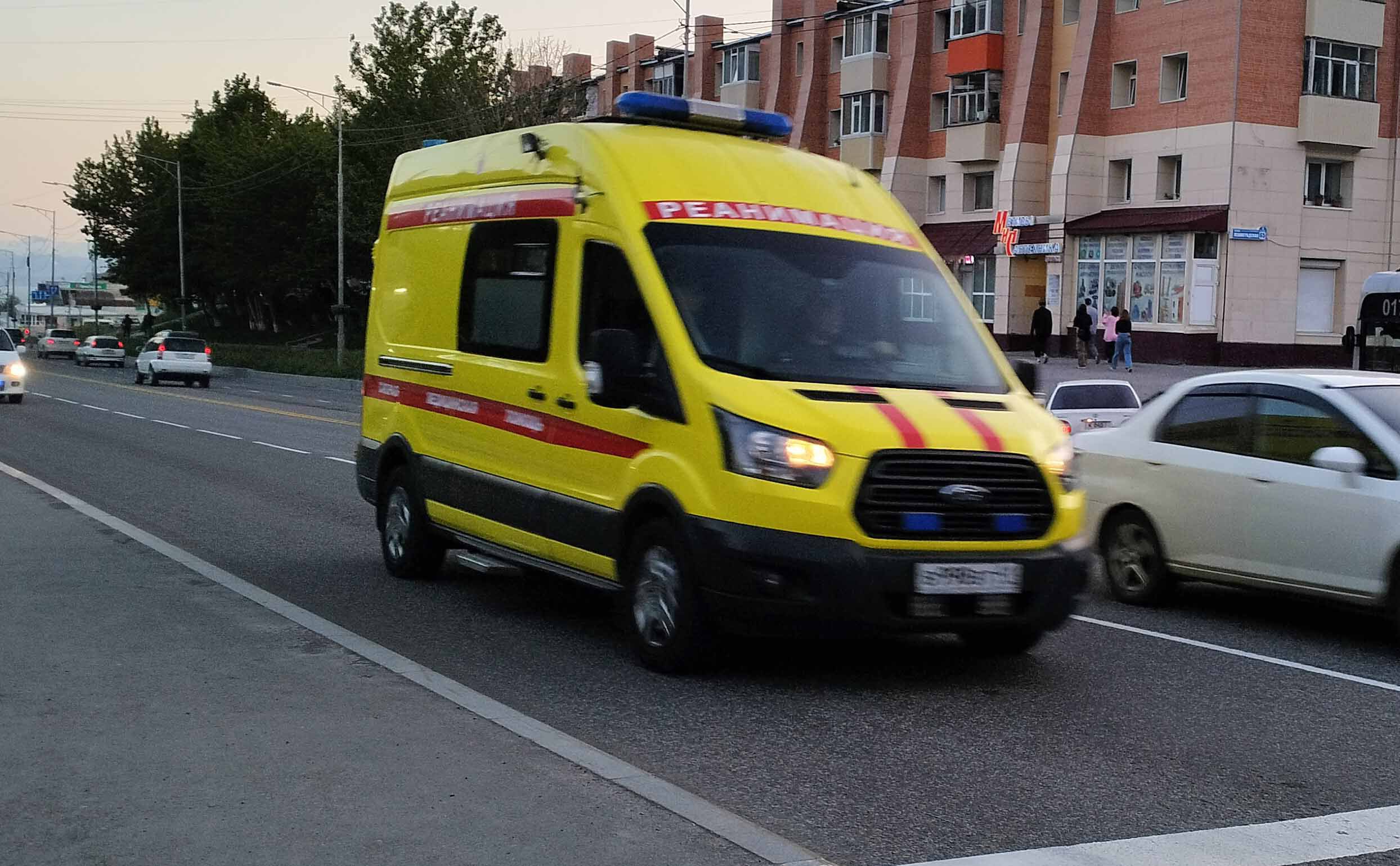 Едва не утонувший в озере подросток умер Юношу перевезли в краевую больницу, но спасти его не удалось 15-летний парень умер сегодня в Петропавловске-Камчатском. Подробности по ссылке: