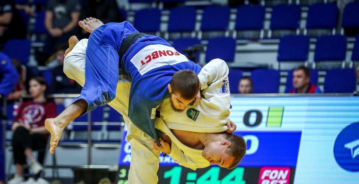 В Череповце стартует Кубок России по дзюдо с участием более 300 спортсменов Турнир пройдет с 3 по 8 декабря в спорткомплексе Юбилейный Первые поединки начнутся 5 декабря с участием мужчин до 60 и 66 кг и женщин до 48 и 52 кг 6 декабря поединки спортсменов до 73 и 81 кг и спортсменок до 57 и 63 кг а 7 декабря до 90 100 и свыше 100 кг у мужчин и до 70 78 и свыше 78 кг у женщин Торжественное открытие турнира пройдет 5 декабря в 16 30