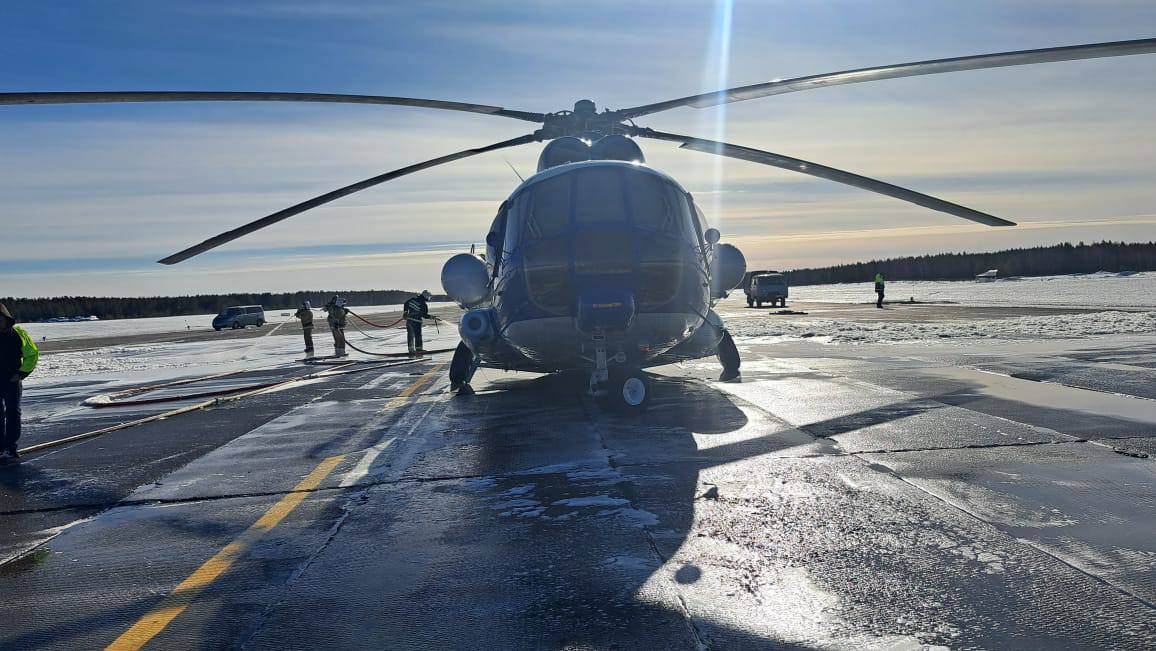 Аварийную посадку совершил вертолёт Ми-8 в ХМАО — следователи проводят проверку  По данным Центрального межрегионального следственного управления на транспорте, Ми-8, выполнявший техзадание по контролю состояния газопровода, совершил аварийную посадку из-за проблем с работой двигателя. На борту пассажиров не было, экипаж не пострадал. Но следователи могут завести дело по статье «Нарушение правил движения и эксплуатации воздушного транспорта, повлекшее причинение крупного ущерба». Виновному будет грозить срок до двух лет.