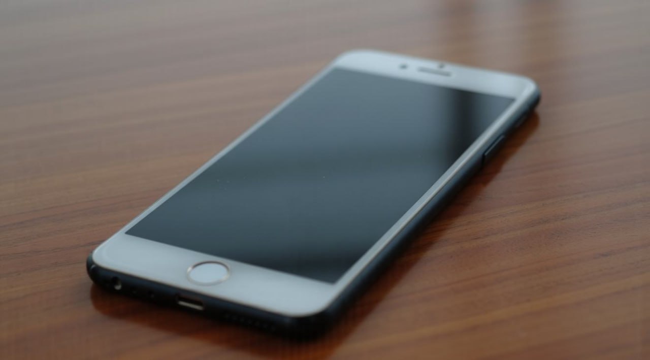 Владельцев iPhone лишили банковских приложений после обновления iOS 26 1 Пользователи жалуются после установки новой версии ОС пропали иконки тормозит интерфейс и быстрее разряжается аккумулятор Главная проблема слетели банковские и другие приложения недоступные в App Store Если еще не обновились лучше подождите с установкой В России В мире Подписаться на СахПресс Прислать новость Буст