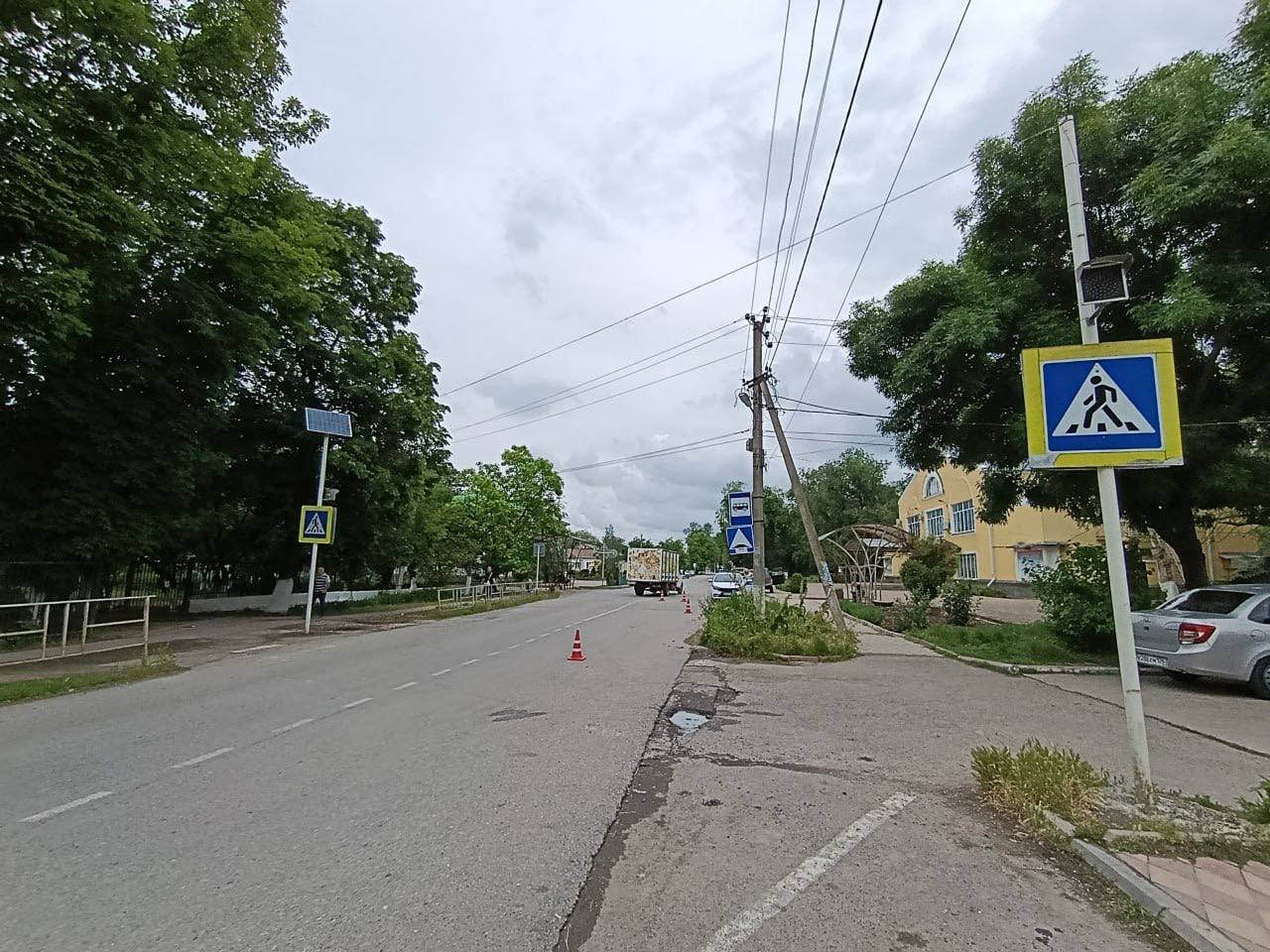 В Георгиевском округе в результате наезд на пешехода пострадал подросток По предварительным данным, 3 июня примерно в 12 часов в станице Подгорной водитель автомобиля Лада допустил наезд на пешеходов, переходящих проезжую часть по пешеходному переходу. В результате автоаварии 15-летняя подросток доставлена в медицинское учреждения, ей назначено амбулаторное лечение. Установлено, что за рулем автомобиля находится 73-летний житель Георгиевского округа, который один раз привлекался к административной ответственности единожды, имеет стаж вождения 4 года. На момент автоаварии автомобиль не был застрахован в установленном порядке. По факту автоаварии проводится проверка. Детальные обстоятельства происшествия уточняются.