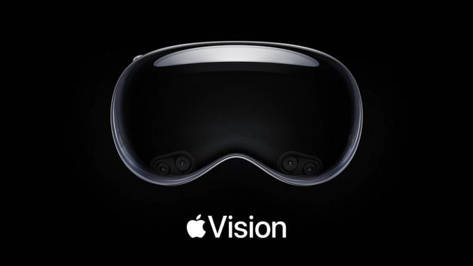 Apple приостановила проект Vision Air ради умных очков с дисплеем По данным журналиста Bloomberg Марка Гурмана Apple временно остановила работу над удешевлённой гарнитурой Vision Air и перераспределила команду для ускоренной разработки умных очков с дисплеем Ранее аналитик Мин Чи Куо сообщал что Vision Air будет на 40 легче Vision Pro и вдвое дешевле а массовое производство стартует во второй половине 2027 года Теперь этот проект заморожен Гурман утверждает что Apple стремится показать очки без дисплея уже в 2026 году а первую версию с дисплеем в 2027 м чтобы конкурировать с линейкой Meta Ray Ban По его данным Meta готовит улучшенную модель своих очков с бинокулярным дисплеем в 2027 году что должно решить проблему усталости глаз и расширить сценарии использования Официально Apple и Meta пока не подтверждали эти планы компания Meta признана экстремистской на территории России