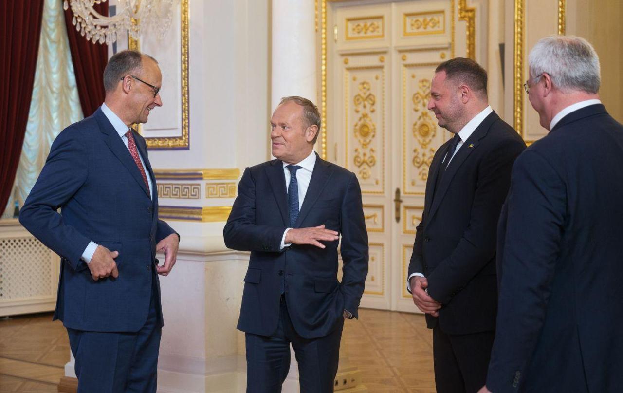 В Мадриде состоится закрытая встреча коалиции решительных без камер и телефонов El Mundo По данным El Mundo на встрече обсудят новые пути поддержки Украины Участники будут работать без мобильных телефонов и не разглашать подробности встречи Саммит организует МИД Испании и проведёт его во вторник 4 ноября vesti az