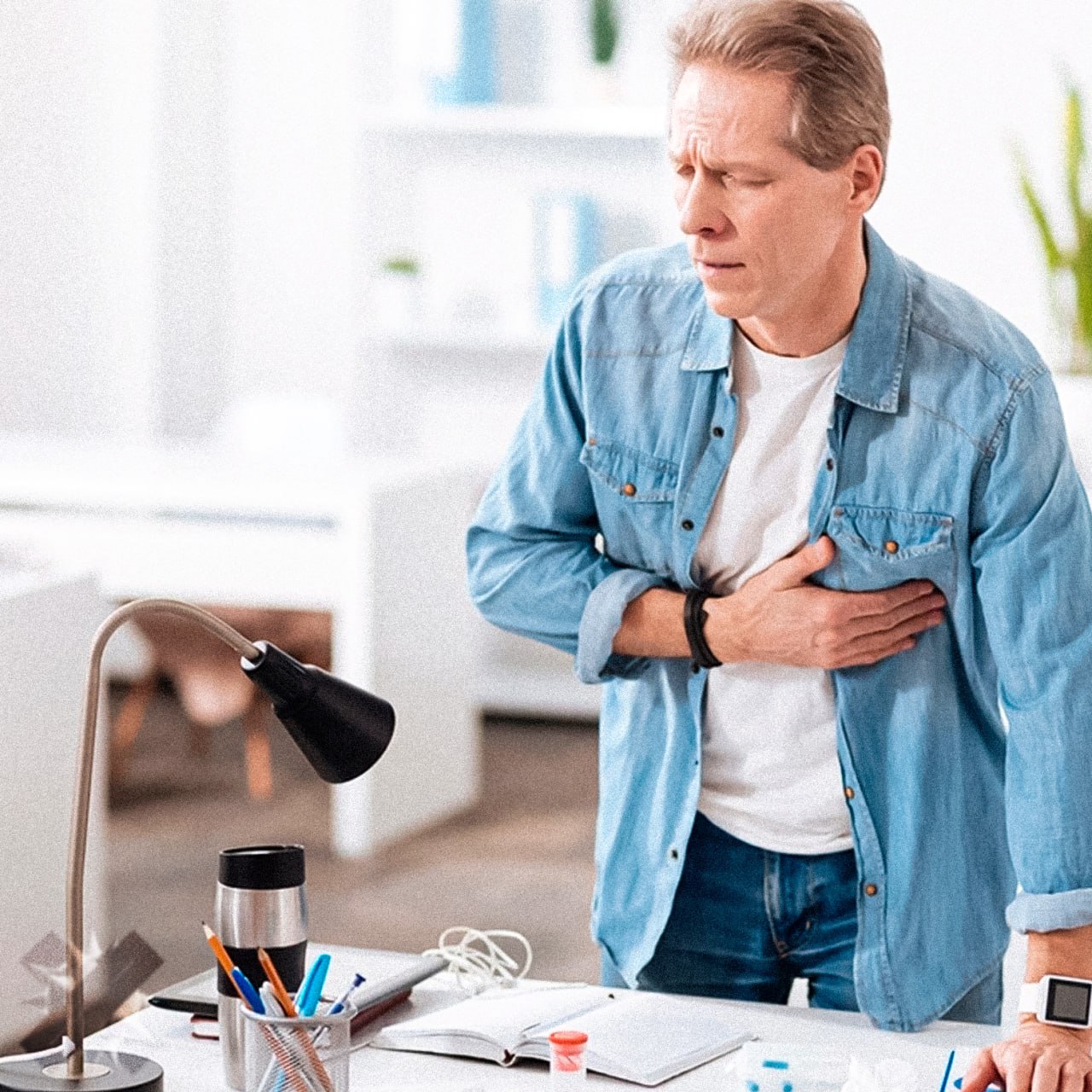 Отсутствие денег вредит сердцу сильнее чем инфаркт Учёные выяснили что хронические финансовые трудности повышают риск смерти на 60 даже перенесённый инфаркт добавляет лишь около 10 к рискам Постоянный стресс из за денег держит гормоны на пределе и изнашивает сердце сильнее чем плохое питание или диабет от одного исследования тревожно хочу просто спокойно жить а не выживать НМШ