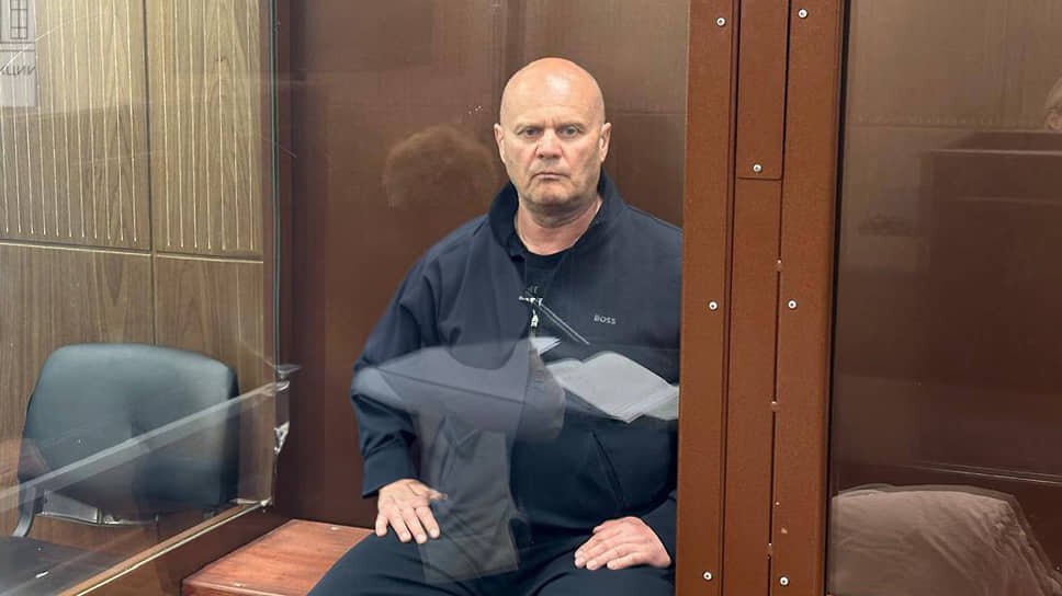 Арестованный мэр Красноярска Логинов попытается выбраться из СИЗО в Москве. Адвокаты мэра Красноярска Владислава Логинова обратились в суд с апелляционной жалобой, в которой просят изменить ему меру пресечения. Об этом сообщает ТАСС со ссылкой на Басманный районный суд Москвы. Сейчас Логинов находится под арестом, срок которого установлен до 4 августа. Когда именно будет рассмотрена жалоба, пока не известно. #красноярск