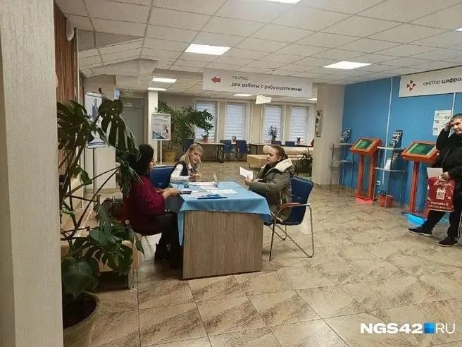 В Кузбассе резко увеличилась конкуренция на рынке труда Тяжелее всего ситуация в медицине Кадровый голод в Кузбассе существенно поутих Если в начале года на одну вакансию приходилось четыре соискателя то сегодня в среднем HR специалисты оценивают по девять резюме В сфере здравоохранения отделы кадров получают только 3 7 резюме на одну открытую ставку ngs42