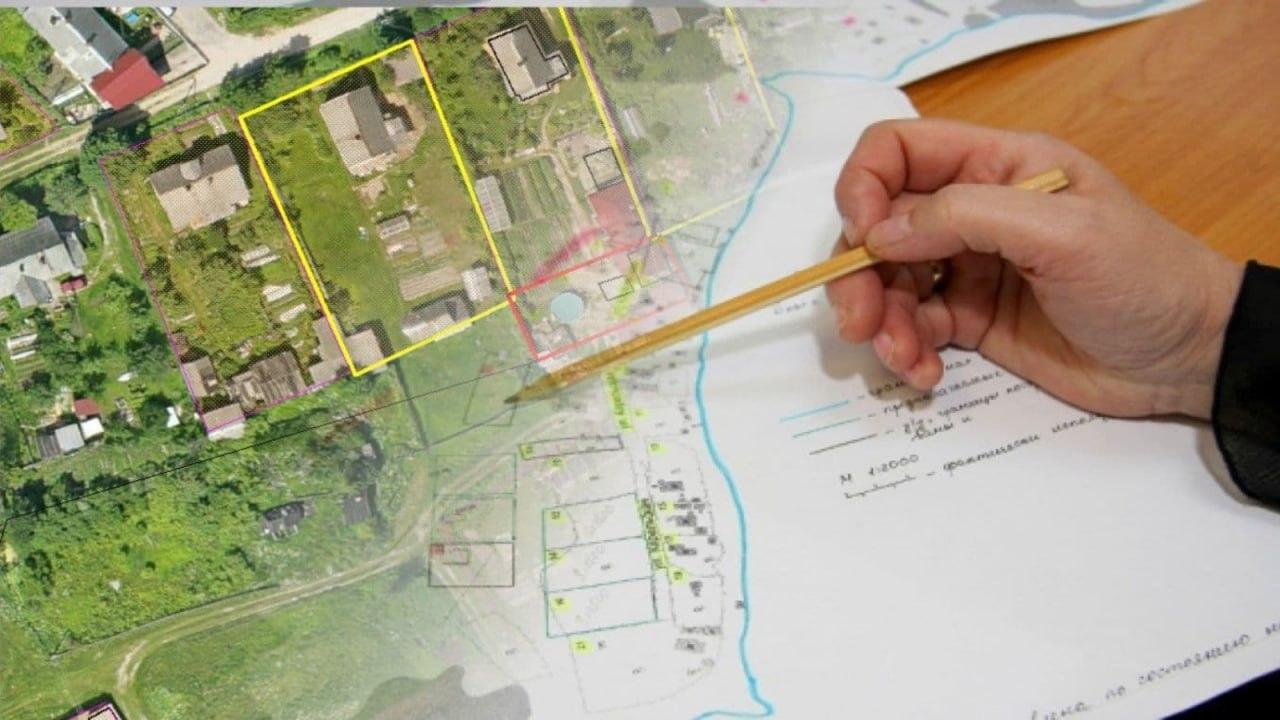 Новый срок для аренды земель в ЛНР до 2027 года Депутаты ЛНР продлили срок до 2027 года для приведения соглашений по аренде земельных участков к российским нормам Это касается договоров на сельхоз нужды застройку и другие виды использования земли По словам председателя Комитета по аграрной политике Василия Леонова изменения помогут решить проблемы с разграничением собственности и защитить права арендаторов
