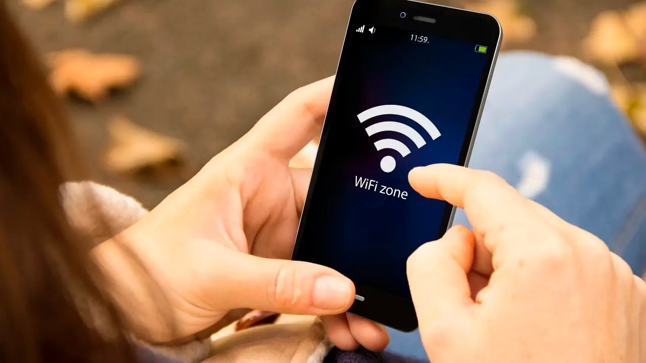 Национальный оператор Wi Fi появится в Казахстане Вице министр не смог ответить что даёт этот статус Национальный оператор Wi Fi может появиться в Казахстане однако вице министр искусственного интеллекта и цифрового развития Досжан Мусалиев затруднился объяснить что даст этот статус В стране планируют создать национального оператора Wi Fi который будет обеспечивать единым безопасным доступом к интернету в социально значимых местах Интернет должен появиться на пограничных постах в аэропортах на железнодорожных и автовокзалах в школах и медучреждениях Первоначально проект затронет 400 локаций в 10 городах В следующем году в стране может появиться до 10 тысяч точек доступа а в 2027 году до 20 тысяч об этом доложил на заседании в правительстве руководитель Freedom Telecom Operations Кайрат Ахметов Вероятно статус национального оператора получит Freedom Telecom Operations Как отметил вице министр этот вопрос сейчас прорабатывают проект пока реализуют в пилотном режиме Преференций нет Да мы сейчас с ними прорабатываем Всё это в пилотном проекте Как таковое что они будут национальными операторами пока этого точно не сказано Но эта работа идёт ещё в проекте То есть точно такого нет чтобы только они национальным оператором Wi Fi стали сказал он в кулуарах правительства Зачем наделять компанию статусом национального оператора вице министр ответить не смог НовостиКазахстана национальныйоператор WiFi Telegram Instagram TikTok