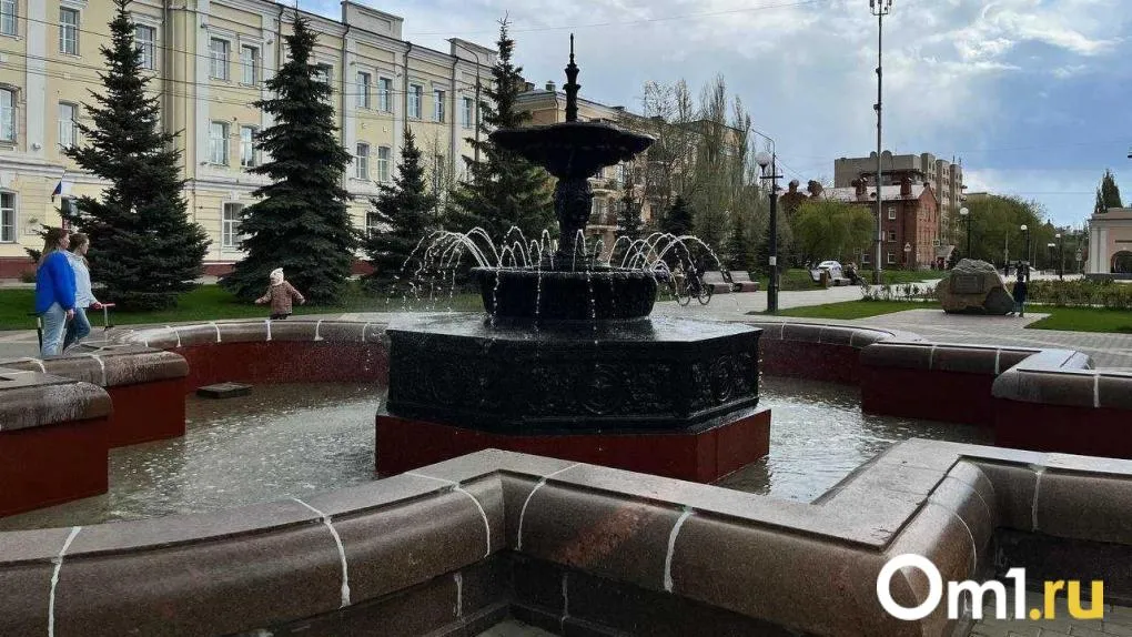 В Омске начали запускать городские фонтаны Мэр Омска Сергей Шелест сообщил что из за установившейся тёплой погоды поручил начать запуск фонтанов с сегодняшнего дня Первыми заработают фонтаны на улице Валиханова По словам главы города до 1 мая должны запустить все остальные городские фонтаны Om1 Омск в MАКС подписывайтесь и читайте новости без ограничений
