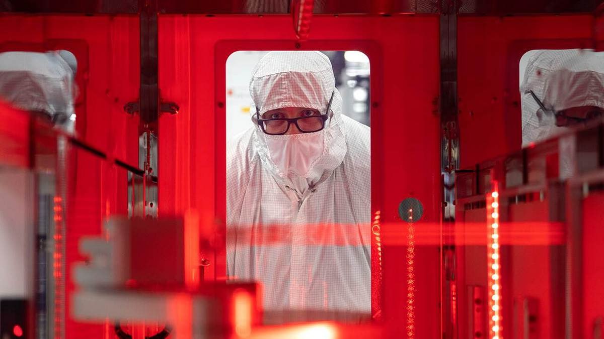 Texas Instruments инвестирует $60 млрд в производство аналоговых и цифровых чипов в США Texas Instruments объявила о планах инвестировать свыше $60 млрд в семь полупроводниковых предприятий по всей территории США. Помимо финансирования существующих или строящихся фабрик, TI анонсировала возведение новых предприятий в Техасе. 1 DevHub