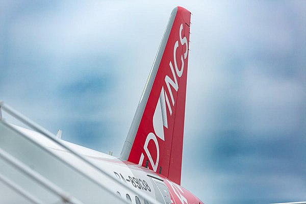 Red Wings продлила туристам задержанных рейсов проживание в отелях Шри Ланки Авиакомпания Red Wings продлила проживание туристам задержанных рейсов в отелях на курортах Шри Ланки за свой счет Об этом сообщает ТАСС со ссылкой на данные пресс службы авиакомпании Red Wings В авиакомпании отметили что всем пассажирам продлили за счет авиакомпании проживание в отелях на курортах Шри Ланки с ними на связи находятся представители туроператоров и авиакомпании Пассажирам ожидающим вылета в России также предложено проживание в гостиницах Там также сообщили что авиакомпания Red Wings выполнит рейсы на резервном самолете aviaru net n291015