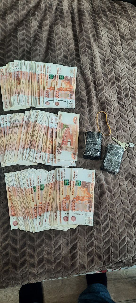 Бывших сотрудников правоохранительных органов оштрафовали за незаконный доступ к информации УФСБ России по Пермскому краю выявлена и задокументирована незаконная деятельность бывших сотрудников правоохранительных структур, причастных к неправомерному доступу к охраняемой законом компьютерной информации. Об этом сообщает пресс-служба УФСБ. Как установили сотрудники УФСБ, бывшие силовики за деньги предоставляли информацию о наличии судимости, банковских расчетных счетах, справки 2-НДФЛ, данные об используемых абонентских номерах, детализации по ним.