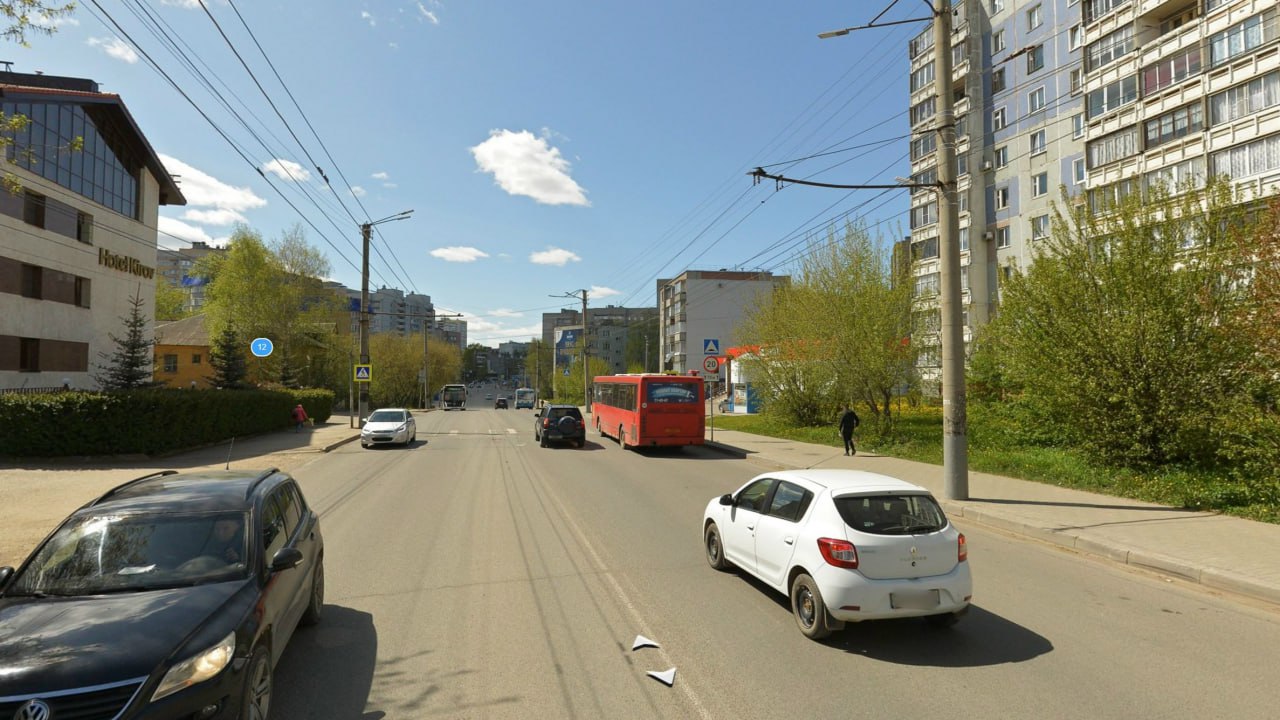 На ул Красина установили новый светофор С 10 февраля у дома 5 на ул Красина будет запущен в работу пешеходный светофор с вызывным устройством Этот участок дороги является аварийно опасным и по требованию Госавтоинспекции для безопасного перехода четырехполосной дороги было принято решение установить светофорный объект Пока электронный регулировщик переведен в режим желтого мигающего света но с завтрашнего дня будет работать в штатном режиме Подписаться