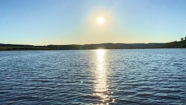 Уменьшилось количество смертей на воде В Госкомитете РБ по ЧС подвели итоги прошедшего купального сезона Выяснилось что в 2025 году на 3 5 сократилось количество смертей на водоёмах по сравнению с тем же периодом в 2024 году С начала года на водоемах республики были спасены 311 человек среди них 52 ребенка Общее число погибших на воде составило 43 человека Подписывайся на БСТ