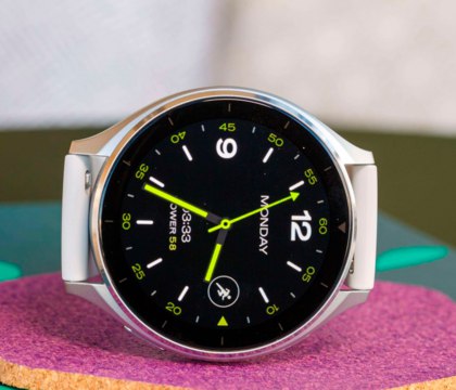 Xiaomi анонсировала часы Watch 5 и наушники Buds 6 их выпустят вместе с 17 Ultra Компания Xiaomi сообщила что в скором времени выпустит два новых носимых гаджета смарт часы Watch 5 и беспроводные наушники Buds 6 Xiaomi Watch 5 позиционируются как флагманские часы с процессором Qualcomm Snapdragon W5 Гаджет будет поддерживать разные функции для мониторинга здоровья включая ЭКГ электрокардиограмма и ЭМГ электромиография