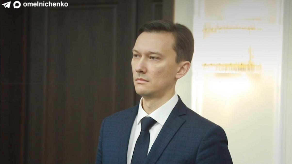 Исполняющим обязанности главы нового министерства по тарифному регулированию и государственным закупкам назначен Дмитрий Сагайдачный Ранее он занимал должность первого замминистра ЖКХ и ГЗН Пензенской области Об этом глава региона Олег Мельниченко сообщил на совещании в правительстве Мы продолжаем назначать на руководящие посты людей которые являются выходцами из наших ведомств и хорошо знакомы со всеми нюансами работы на разных ее этапах Дмитрий Игоревич имеет два высших образования юридическое и экономическое С 2013 по 2021 годы занимал различные должности в управлении по регулированию тарифов и энергосбережению Пензенской области в 2021 2022 годах в региональном департаменте по регулированию тарифов и энергосбережению В 2022 году возглавлял управление регулирования тарифов и энергетики министерства ЖКХ и ГЗН Пензенской области сказал губернатор Фото omelnichenko Подписывайтесь на наш новый канал в MAX Прислать новость   Подписаться