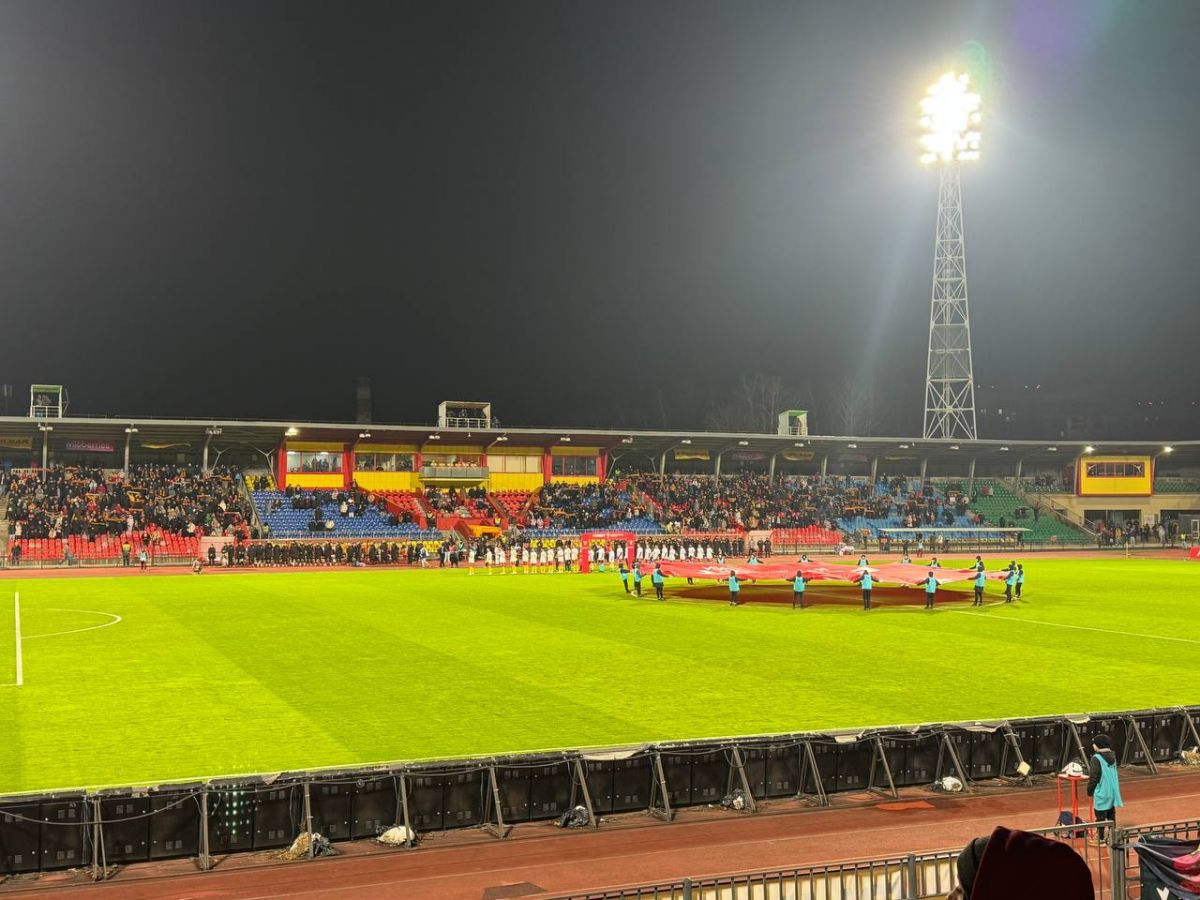 Тульский Арсенал завершил первый тайм вничью с казанским Рубином в матче Кубка России   newstula ru fn 1759800 html По итогам первого тайма четвертьфинального матча Кубка России Путь регионов между тульским Арсеналом и казанским Рубином на табло сохраняется нулевая ничья Первая половина игры характеризовалась равной борьбой с преимуществом хозяев поля активно атаковавших по флангам Перед началом матча состоялась церемония памяти Никиты Павловича Симоняна футболисты вышли на поле в специальных футболках с номером 9 и портретом легендарного спортсмена а на стадионе была объявлена минута молчания   Прислать новость Подписаться   Мы в MAX