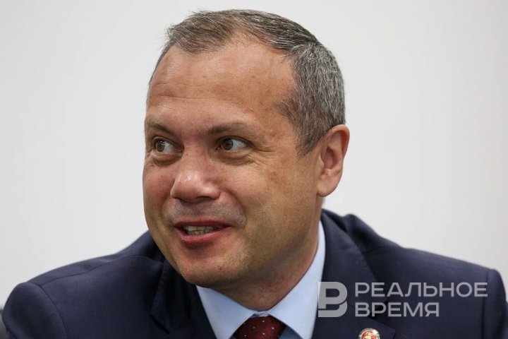 Новым директором Университета Иннополис назначат Дмитрия Вандюкова Дмитрий Вандюков имеет значительный опыт работы в сфере инновационных технологий с 2016года он участвует в развитии инновационного центра Иннополис Уверен что совместная работа с ректором даст значимый прирост качества эффективного развития и новые его направления Со 2 декабря исполняющим обязанности мэра до проведения следующих выборов будет назначен Ильдар Хуззятов который является руководителем исполкома города и 10 лет участвует в развитии инновационного центра Иннополис сказал зампремьер министра республики Роман Шайхутдинов rv shorts