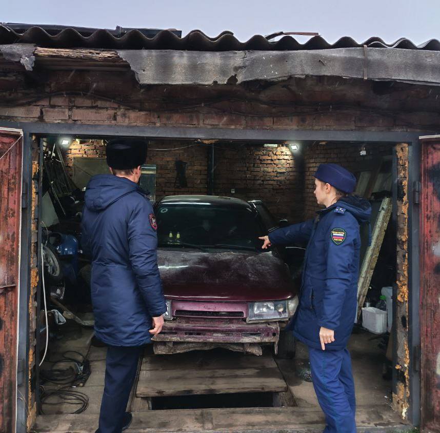 В распоряжение ES канала фото с места трагедии в посёлке Воротынск Калужской области На месте работают сотрудники следственного комитета и прокуратуры По факту происшествия возбуждено уголовное дело по ч 3 ст 109 УК РФ причинение смерти по неосторожности двум лицам Наш канал в MAX