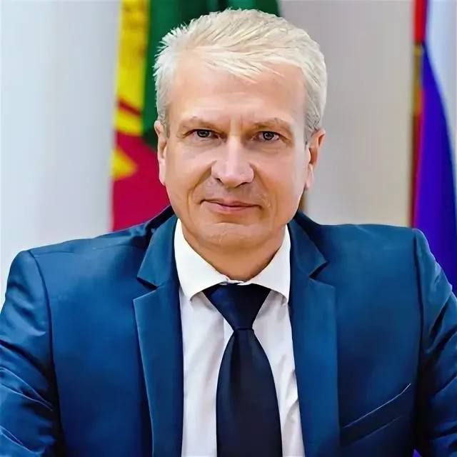 Силовики пришли с обысками к главе администрации Отрадненского района Андрею Волненко По предварительной информации сотрудники правоохранительных органов побывали и в рабочем кабинете и дома у руководителя муниципалитета Чиновник который возглавляет район уже более двух десятилетий начинал свою карьеру с должности начальника управления сельского хозяйства на этой же территории Радио 104FМ Новая Россия Мы в МАХ