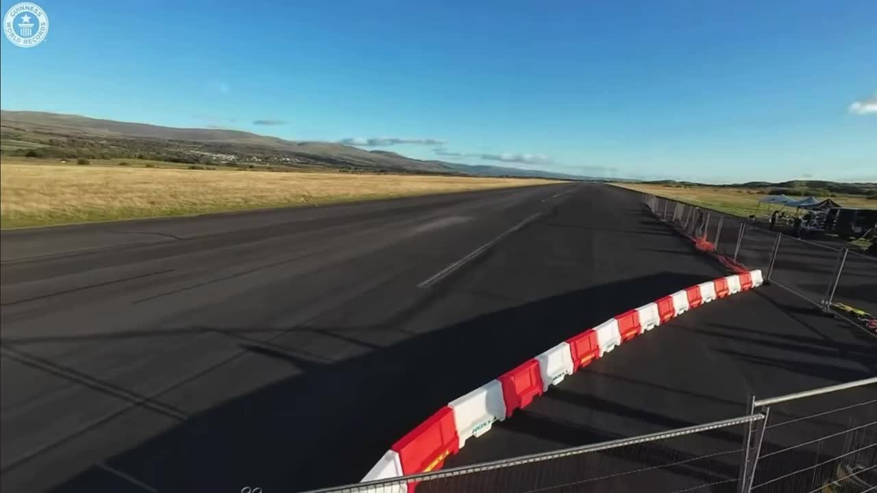 Британец установил мировой рекорд скорости для радиоуправляемых машинок