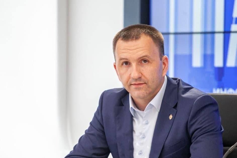 Арестован Павел Красноруцкий бывший председатель Российского союза молодёжи Павел Красноруцкий был задержан ещё 12 ноября а 15 ноября его отправил в СИЗО Тверской суд Москвы Красноруцкий проходит по делу о растрате НОП