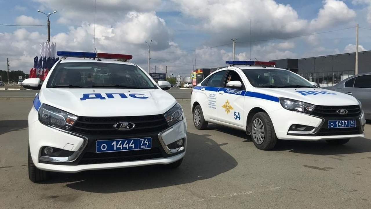 Тотальные проверки водителей пройдут в Челябинской области На Южном Урале в выходные дни будет увеличена плотность нарядов ДПС. Пройдут сплошные проверки водителей. Об этом сообщили в Госавтоинспекции Челябинской области. Выявлять будут автомобилистов, которые сели за руль в состоянии алкогольного опьянения, а также бесправников. Южноуральцам напоминают, что водителя за управление машиной в состоянии опьянения и за отказ проходить проверку могут лишить прав и оштрафовать на 45 тысяч рублей. При повторном нарушении грозит уже уголовная ответственность. Фото: Вести Южный Урал Челябинск