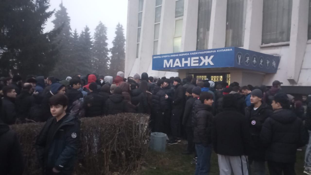 Большой ажиотаж вызвала матчевая встрече по вольной борьбе между сборными Северной Осетии и Дагестана