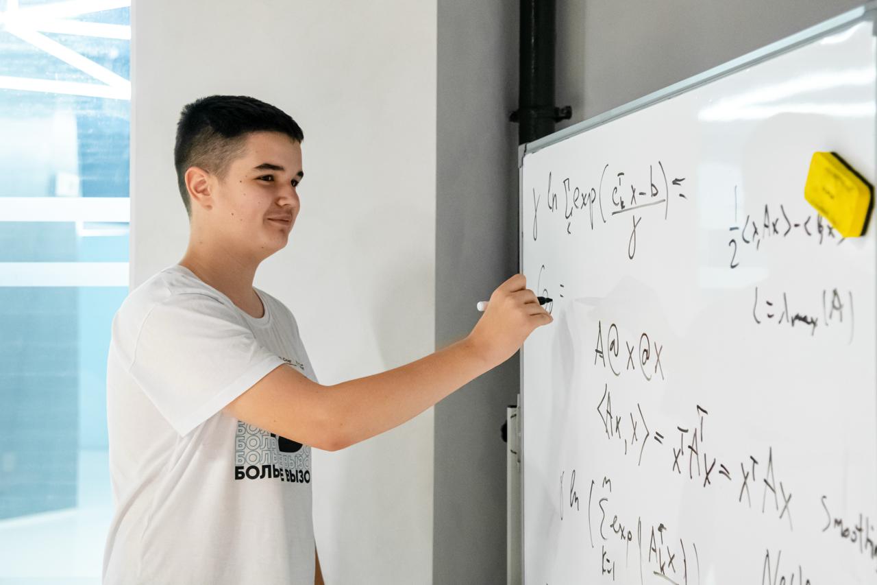 19 февраля в Университете Иннополис выступит 15 летний ученый и исследователь искусственного интеллекта Марк Обозов Он расскажет о применении ИИ для решения головоломок и квантовых вычислений Можно послушать очно или же посмотреть трансляцию в VK   inde io news v universitete innopolis vystupit 15 letnij uchenyj mark obozov