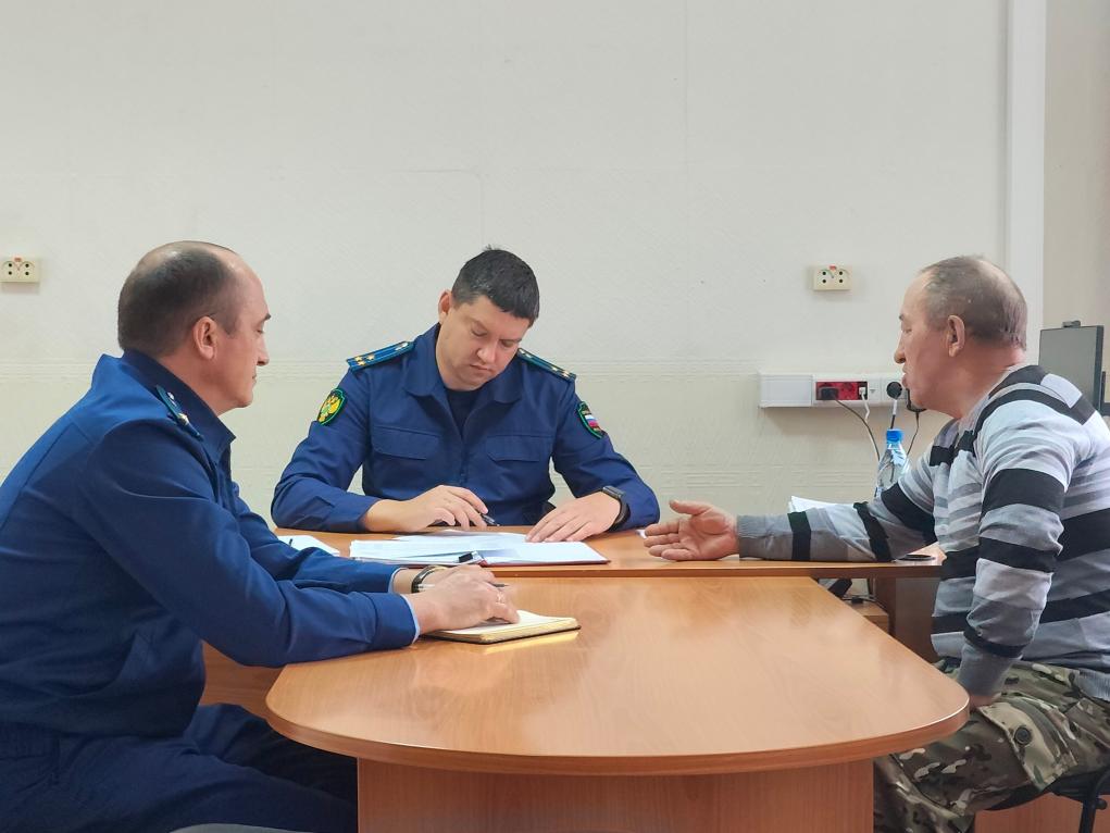 Заместитель прокурора Забайкальского края Алексей Радченко проведёт личный приём в Краснокаменске 20 июня с 9:00 до 10:00 заместитель прокурора Забайкальского края Алексей Радченко проведёт личный приём граждан в Краснокаменской межрайонной прокуратуре. Приём будет осуществляться по адресу: г. Краснокаменск, ул. Зелёная, 1, корпус 2, помещение 2. На приём можно обратиться, в том числе, по вопросам работы правоохранительных органов. Предварительная запись по телефону: +7 30245 6-18-08. При себе необходимо иметь документ, удостоверяющий личность.