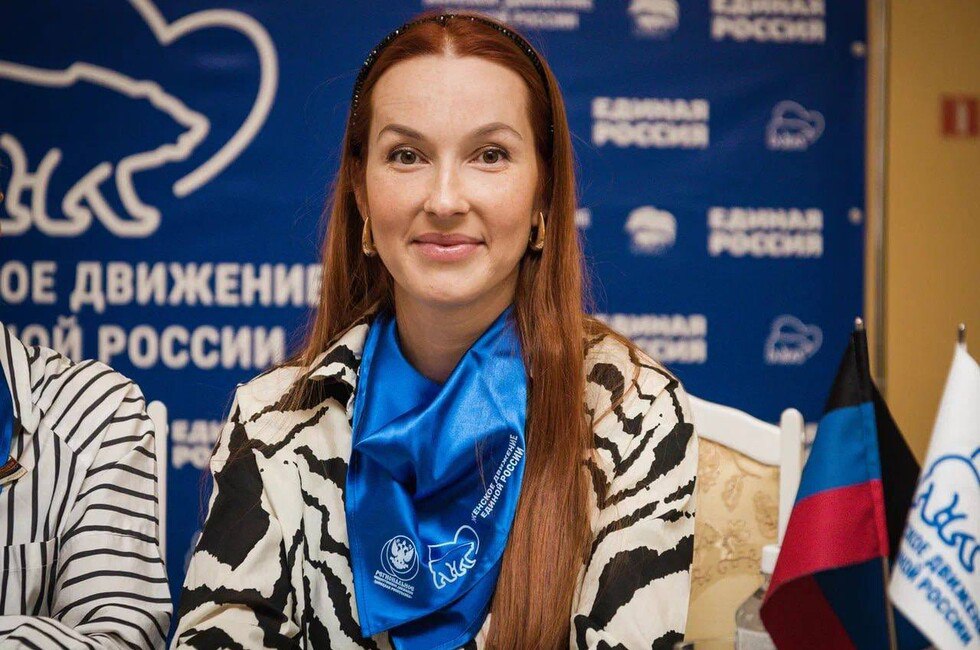 Общественная палата ДНР сформировала предложения по поддержке семьи В число этих предложений вошли детсады с ясельной группой для детей с двух месяцев, центры помощи беременным и запрет абортов, сообщила ДАН председатель донецкого регионального отделения Союза женщин России, зампредседателя ОП ДНР Екатерина Мартьянова. В числе других предложений — учреждение Дня многодетной семьи в Республике. Обсуждалось и создание специального органа, который на постоянной основе будет заниматься в регионе вопросами демографии. «Предложений много. По линии ОП ДНР мы приглашали депутатов, общественников, многодетные семьи из разных городов, принимала участие в наших круглых столах и председатель Ассоциации организаций по защите семьи, член Общественного совета при Уполномоченном при Президенте РФ по правам ребенка Мария Филина. Мы этому очень пристальное внимание уделяем», — заключила Мартьянова. Читать полностью Подписаться
