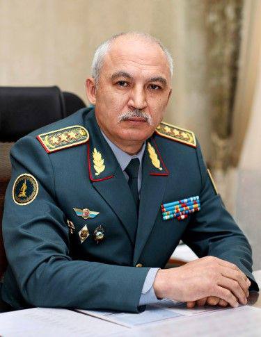 В СМИ появилась информация о якобы задержании экс-министра обороны Руслана Жаксылыкова. Это неправда, сообщил он нашему корреспонденту только что по телефону. Прямо сейчас он собирается обедать с семьей - у себя дома в Астане. Распространивших фейк наш собеседник предупредил о намерении подать иск в суд. Напомним, позавчера Руслан Жаксылыков был освобожден от должности главы оборонного ведомства.
