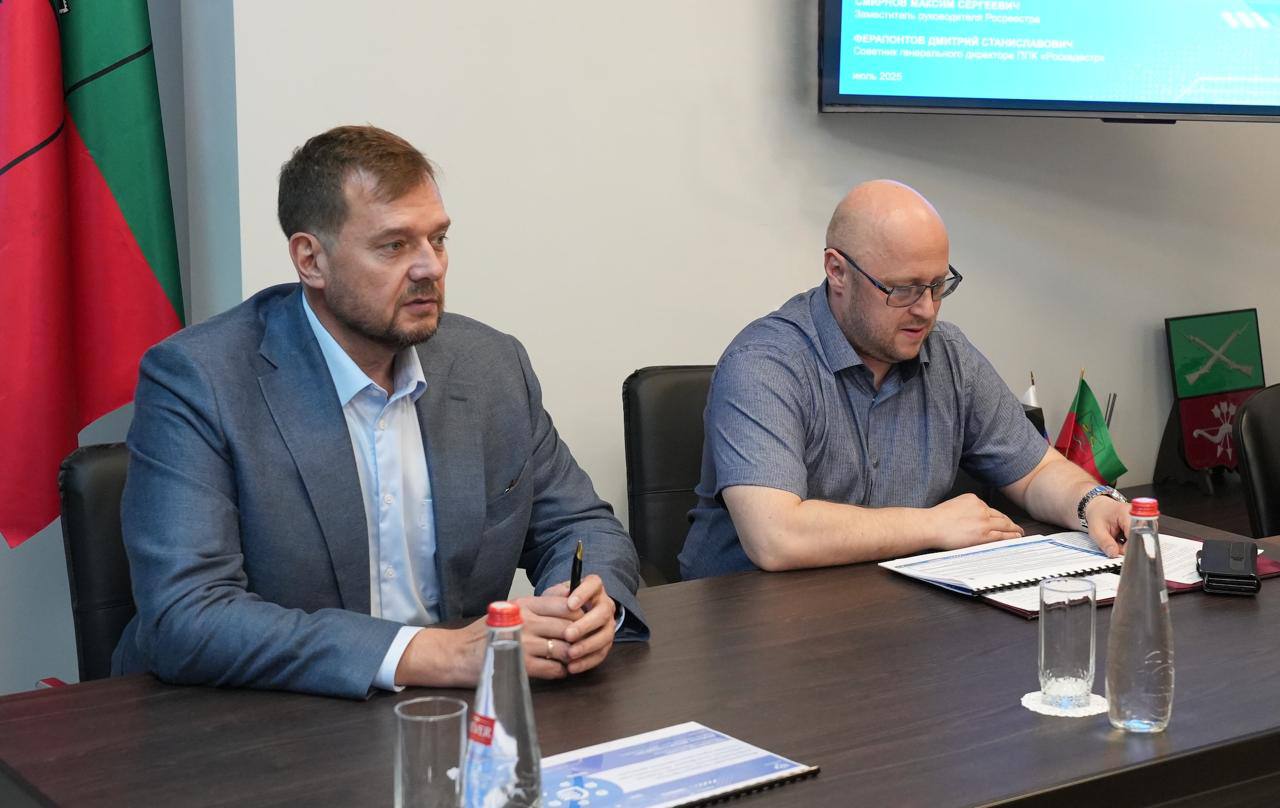 Провели рабочее совещание с замруководителя Федеральной службы государственной регистрации, кадастра и картографии Росреестра Максимом Сергеевичем Смирновым и советником гендиректора ППК «Роскадастр» Дмитрием Станиславовичем Ферапонтовым. Обсудили принцип работы и возможность запуска Федеральной государственной информационной системы «Единая цифровая платформа «Национальная система пространственных данных» в регионе. ФГИС ЕЦП НСПД официально введена в эксплуатацию в 2024 году и постоянно совершенствуется. В системе объединены открытые данные о территориях, в том числе сведения о земле и недвижимости, собственниках участков и строений. Добавлю, что мы уже внесли значительную часть своих картографических данных в системы Росреестра и эта работа будет продолжаться.