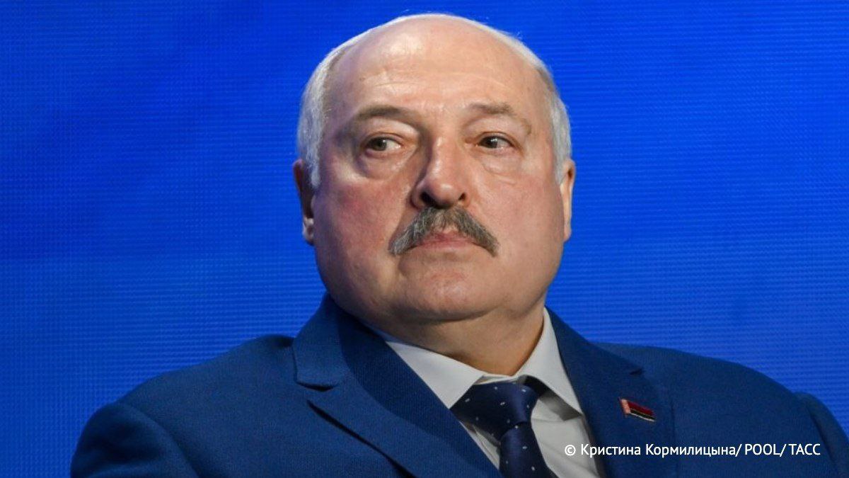 Лукашенко объяснил нехватку картошки внутриполитическими причинами: "Когда проверил Комитет госконтроля некоторых деятелей — оказывается, в политике было дело. Бульбы хватало, но где-то придержали, чтобы показать, что президент в ценообразование вмешался, поэтому вот результат". НАШИ РЕСУРСЫ: Telegram Tik-tok YouTube RUTUBE